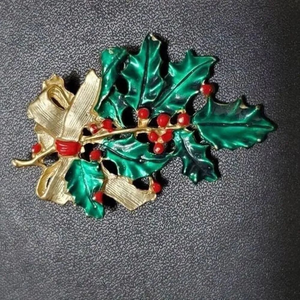 Vintage gold tone holiday holly brooch